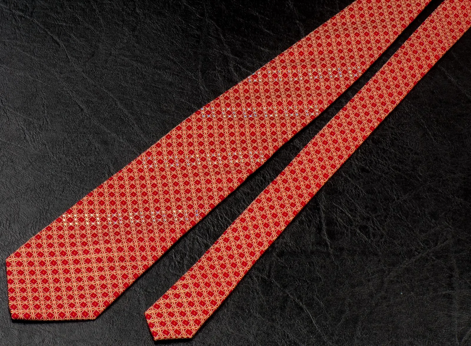 Elégance Silk Neck Tie Golden Geometric Design On Red With White Rhinestones